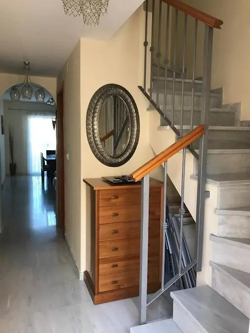 Villa Stunning 2-Bed House In Nerja W. Pool, A/C, Garage Ferienhaus