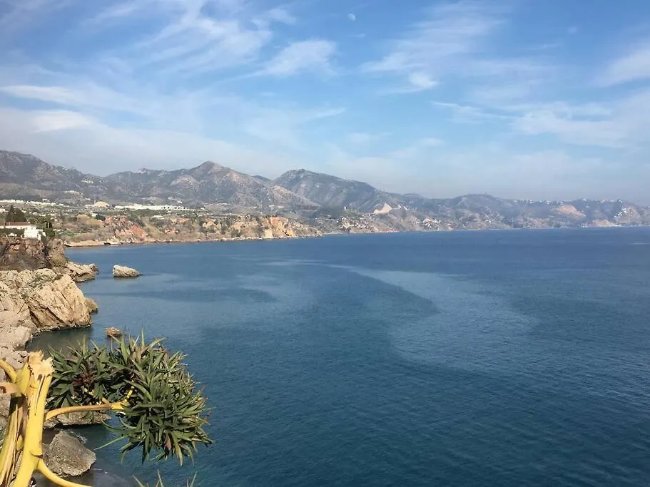Villa Stunning 2-Bed House In Nerja W. Pool, A/C, Garage Ferienhaus
